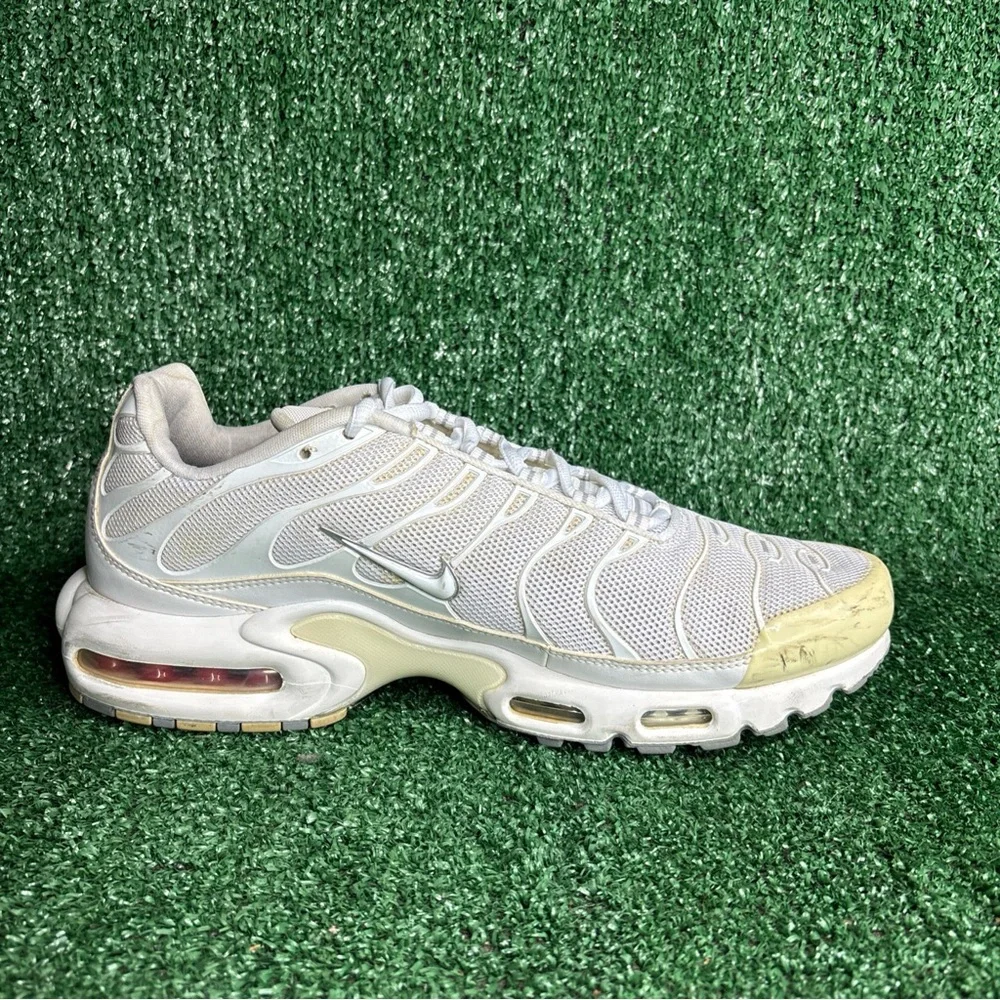 Nike Air Max Plus Casual Running Shoe Triple White  604133-139 Men’s Size‎ 11.5